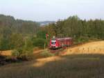 BR 612 in den ersten Sonnenstrahlen über der KBS 857 kurz vor Selbitz aus Naila kommend.