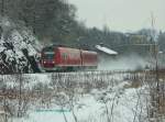 Winter in Oberfranken, ein 612er donnert unvermindert durch den Bahnhof Oberkotzau an der Stelle, wo wohl in frherer Zeit mal mehr Gleise bzw.