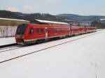 Am 15.02.2010 erreicht 612 043 auf der Fahrt nach Hagen den verschneiten Bahnhof Arnsberg.