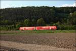 Ein 612er ist bei Harsdorf als RE 3033 von Wrzburg Hbf nach Bayreuth Hbf unterwegs.