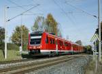 Am 29.10.2010 durchfhrt ein RE mit dem Triebwagen 612 463 voran, den B in Oberlungwitz Richtung Hohenstein-Ernstahl.