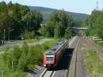 612 656 rast am 25.5.11 mit 160 km/h durch den nrdlichen Bereich des Bahnhofs Marktleuthen, da er auf dem Weg nach Nrnberg nicht halten wird.