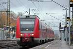 612 050 als RE von Kassel nach Hagen bei der Abfahrt in Warburg (Westf) 24.11.2013