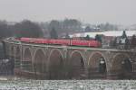 612 067 und 612 131 fahren am 29.01.2014 mit dem RE 3741 über dem Bahrebachviadukt nach Chemnitz Hbf.