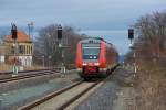 DB RegioSwinger fährt an den Bahnsteig in Wernigerode.