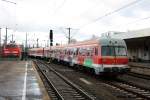 614 067 hing am 26.02.2012 am Schrottzug nach Hamm in Hannover HBF.