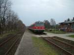 614 016 bei einem lngeren, durch einen verspteten Sonderzug verursachten Kreuzungshalt in Handeloh am 20.04.06