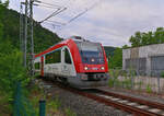 Einfahrt des Odenwaldexpress RB 82 alias VIAS VT121.2 mit seinem Bruder VT 107.2 in Eberbach Neckar der Endstation am Abend des 10.7.2022