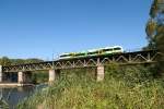 Ein Itino der Erfurter Bahn befährt am 02.10.2013 die Werrabrücke bei Hannoversch Münden in Richtung Witzenhausen.