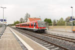 628 568 nach Burghausen im Bahnhof Tüssling am 15.04.2017.