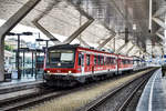 628 568 hält als REX 5867 (Freilassing - Mattighofen - Braunau am Inn), in Salzburg Hbf.