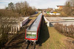 Bei Burgkirchen unterquert der Alzkanal die Bahnstrecke Tüssling - Burghausen in Form kommunizeirender Röhren. 628 558 passiert den Kanal auf seinem Weg über Tüssling nach Mühldorf. 22.03.2019

Hersteller: AEG
Fabriknummer: 21701
Abnahmedatum: 10.12.1993
Erst-Bw: Mühldorf
Beheimatung z.Z.d. Aufnahme: Mühldorf
UIC-Nr. z.Z.d. Aufnahme: 95 80 0628 558-8 D-DB
Betreibernr. z.Z.d. Aufnahme: 628 558
ursprüngl. Fahrzeugnr.: 628 558-9
Eigentümer z.Z.d. Aufnahme: DB Regio
Radsatzfolge: 2'B'+2'2'
Vmax (km/h): 120
Leistung (kW): 410
Dienstmasse (t): 67
LüP (mm): 45.400