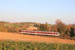 Am 21.10.2018 fährt 628 512  Kampen  hinter Öhringen-Cappel als RB von Öhringen Hbf nach Hessental durch die herbstliche hohenloher Landschaft.