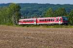 Nach wenigen Minuten Wartezeit vor dem Einfahrsignal des Bahnhofs von Markdorf darf 628 496 der Westfrankenbahn in den Bahnhof fahren, der am 28.08.2019 als RB 22786 von Friedrichshafen nach Salem unterwegs ist.
