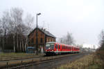 Endzeitstimmung herrschte am 22.01.2005 im Bahnhof von Brandis. 1997 waren die Personenzüge, welche einst bis Trebsen fuhren, auf das Teilstück Beucha - Brandis gekürzt worden. Seit August 2004 sollten die Züge in Beucha mit dem Zug von Döbeln gekuppelt und nach Leipzig durchgebunden werden. In der Realität klappte dies jedoch häufig nicht. So kam hier 628 590 auf der Strecke zum Einsatz.