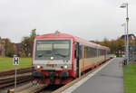 VT 71 und Triebwagen T4 stehen am 07.10.2017 in Niebüll neg zur Abfahrt nach Dagebüll Mole bereit.