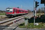 Bei Schweinhausen befindet sich 628 698 am 19.03.2020 als IRE 22529 auf der Fahrt von Ulm nach Aulendorf.