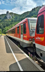 Unterhalb Jägers Aussichtspunkt:  Impression mit zwei 628 im Bahnhof Beuron.