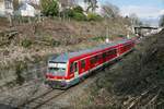 628 902 / 629 002 hat kurz vor der Aufnahme von der Schlossbergbrcke in Friedrichshafen seine Fahrt begonnen und ist am 17.03.2021 als RB 31 / RB 17778 nach berlingen Therme unterwegs