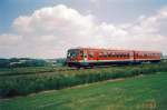 Ein Triebwagen der BR 628 bei Anzenkirchen auf der Rottalbahn am 21.06.2003