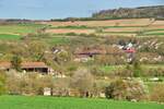 Nach 2 Jahren Corona Pause war es am 15.04.2022 wieder mal soweit.
Der Sonderzug am Karfreitag war wieder (grenzüberschreitend) auf der Niedtalbahn zwischen Dillingen Saar und Bouzonville unterwegs.
In den ersten beiden Zügen am Morgen waren schon mehr als 1.000 Fahrgäste zu verzeichnen.
 
628 473 + 628 475 haben gerade die Grenze Frankreich - Deutschland passiert und rollen über den Viadukt von Niedaltdorf.