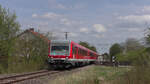 Anlässlich des Karfreitagsmarktes in Bouzonville, verkehren auf der Niedtalbahn Sonderzüge von Dilliingen(Saar) nach Bouzonville. Dabei wird auch der in der Regel nicht befahrene Abschnitt Niedaltdorf - Bouzonville genutzt. 628 475 und 628 473 passieren hier gerade den Bahnübergang in Guerstling in Richtung Bouzonville. (15.04.2022)