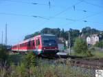 628 423-6 verlsst den Bahnhof Coburg in Richtung Sonneberg.