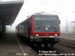 Frhjahr 2007: Der VT 628 473-1 steht abfahrbereit im Bahnhof Dillingen (Saar). Er fhrt als RB nach Niedaltdorf.