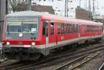 928 513-1 als RB38 von Düsseldorf nach Messe/Deutz in Köln HBF am 23.12.2008