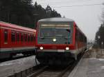 Der 628 432 am 02.01.2009 als RB von Burghausen nach Mhldorf bei der Einfahrt in Kastl.