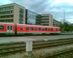 628 628-0 der Sdostbayernbahn mit Aufschrift  Wir fahren umweltfreundlich mit Pflanzenl aus der Region  abgestellt in Mnchen HBF (Holzkirchner Flgelbhf) im Oktober 2006.