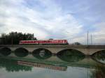 Ein Triebwagen der Reihe 628 fhrt als RB 27093(Landshut-Salzburg Hbf) ber die Saalachbrcke.