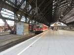 628 / 928 501 fhrt am 22. August 2009 als RB 38 nach Neuss aus dem Klner Hbf aus. Links vom Zug ist der Gepckbahnsteig mit Lastenaufzug noch zu erkennen.