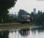 628 626-4 als RB 27285 (Mhldorf(Oberbay)-Trostberg) bei Schalchen am Alzkanal 28.8.09