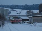 Whrend bei dem Bild des 642er vorher kurz die Sonne rauskam, war es bei dem 628er (17:04) Gegenzug als RB 33642, Seckach - Miltenberg, wieder richtig dunkel und es begann zu schneien.