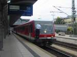 Bei diesem 628er muss man die scheiben noch selbst putzen wie man hier sieht, die spritzdse fr das Scheibenwasser war verstopft.
9.8.2005, Mainz Hbf
628 nach Trkismhle.