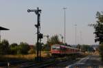 628 421 und ein weiterer fahren am 22.07.2010 als RB 32047 aus dem Bahnhof Vilseck aus.