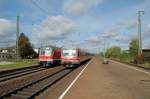 Links eine RB nach Passau, rechts 628 249 nach Regensburg am 27.09.10 in Obertraubling