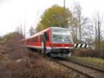 Pause zwischen den Grten, 628 411-1 kurz vor der Abfahrt als RB 30963 nach Mnchberg