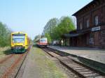 Nahverkehr im Bahnhof von Hagenow Stadt am 07.05.2006 mit dem RS 1 der ODEG und einem VT 628 der DB Regio