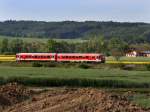 Ein 628 als RB nach Passau am 07.05.2011 unterwegs auf der Rottalbahn bei Huckenham.