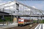 VT 72, 628 072-0, der Taunusbahn mit dem NE 27 der NEB, um 16,03 nach Basdorf, unter der Swinemnder Brcke.
12. Juli 2011