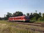 Der 628 575 als RB nach Passau am 26.08.2011 bei der Einfahrt in Karpfham.