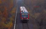 Als RB 38 fhrt der 628 502 zwischen Bedburg und Frimmersdorf durch die Erftau am Sonntag den 6.11.2011 zu spterer Stunde.