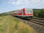 Die Br 928-432 war am 15.08.12 bei Thngersheim in Richtung Wrzburg unterwegs.