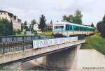 628 430 rollt am 25.5.99 auf der Brcke ber den Christian-Hfer-Rings auf den Haltepunkt Selb Nord zu.