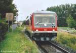 628 426 hlt am 30.8.04 im strmenden Regen als RB nach Hof im Haltepunkt Wurlitz.