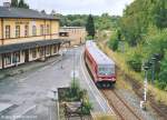 928 426 findet am 30.8.04 in Oberkotzau keinen Fahrgastzuspruch, als er auf dem Weg nach Selb einen kurzen Stopp auf Gleis 2 einlegt.