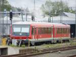 928 419 steht hier  rauchend  im Hofer Hbf.