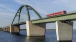 Ein weiters typisches Fahrzeug auf der Vogelfluglienie: die Triebwagen der Baureihe 628.2. Hier überquert einer von ihnen als Regionalbahn von Lübeck nach Puttgarden die Fehmarnsundbrücke. (27.08.2013 *neue Version*)